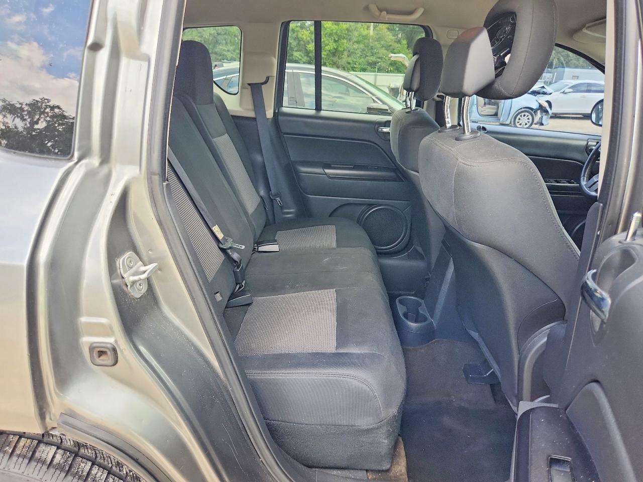 2013 Jeep Compass Latitude Серый vin: 1C4NJCEB3DD196982