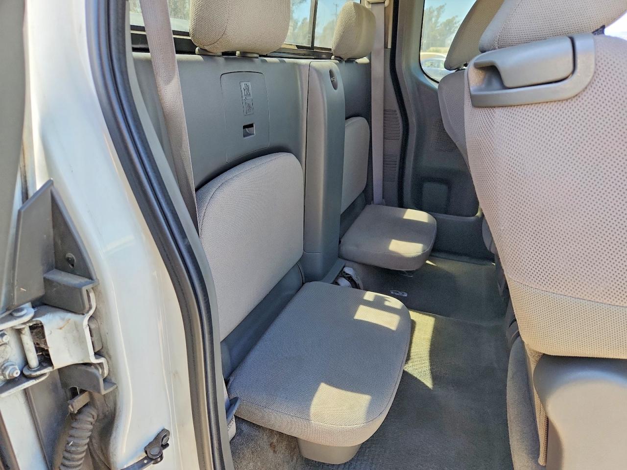 2010 Nissan Frontier Xe White vin: 1N6BD0CT3AC435532