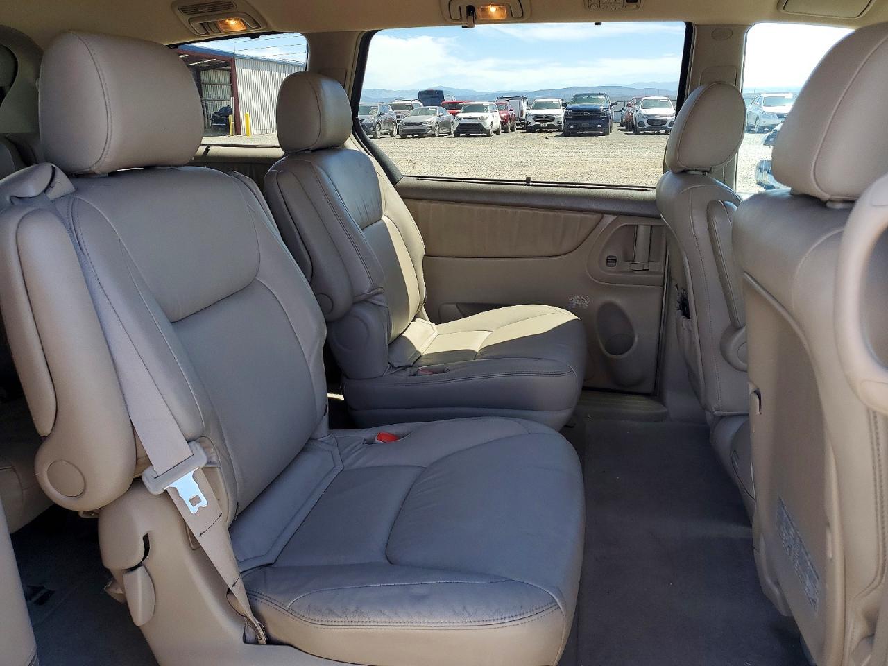 2004 Toyota Sienna Xle 7 Passenger Gold vin: 5TDBA22C14S005381