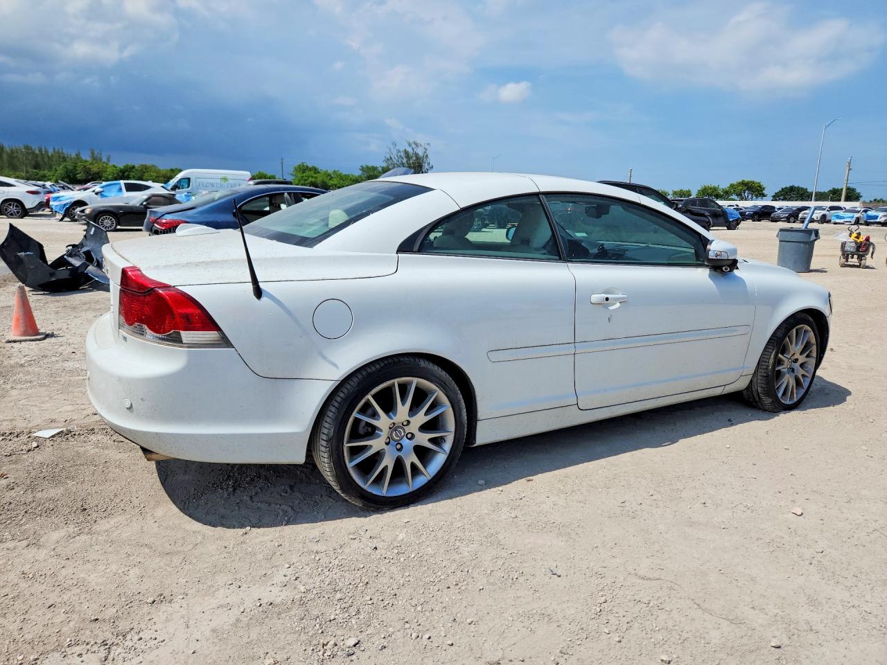 2009 Volvo C70 T5 White vin: YV1MC67239J075716