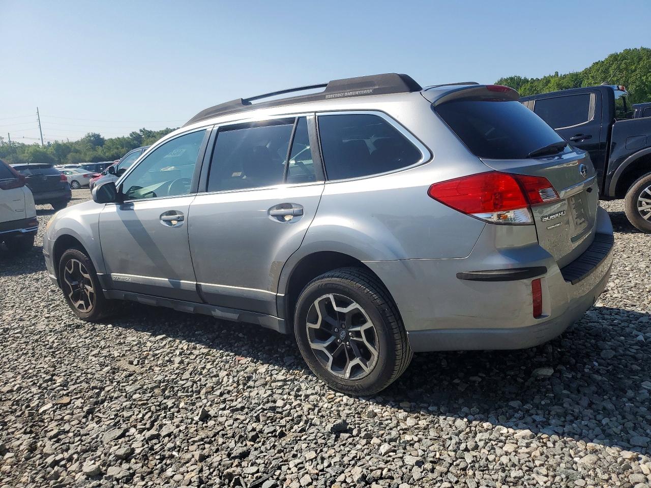 2011 Subaru Outback 2.5i Premium Silver vin: 4S4BRBCCXB3427635