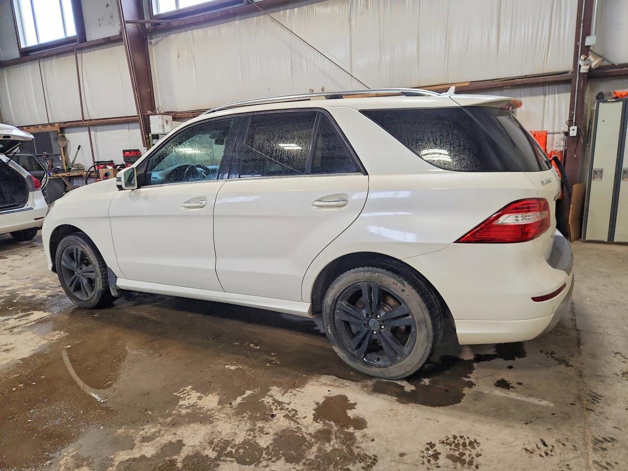 2014 Mercedes-benz Ml 550 4matic Белый vin: 4JGDA7DB6EA400578