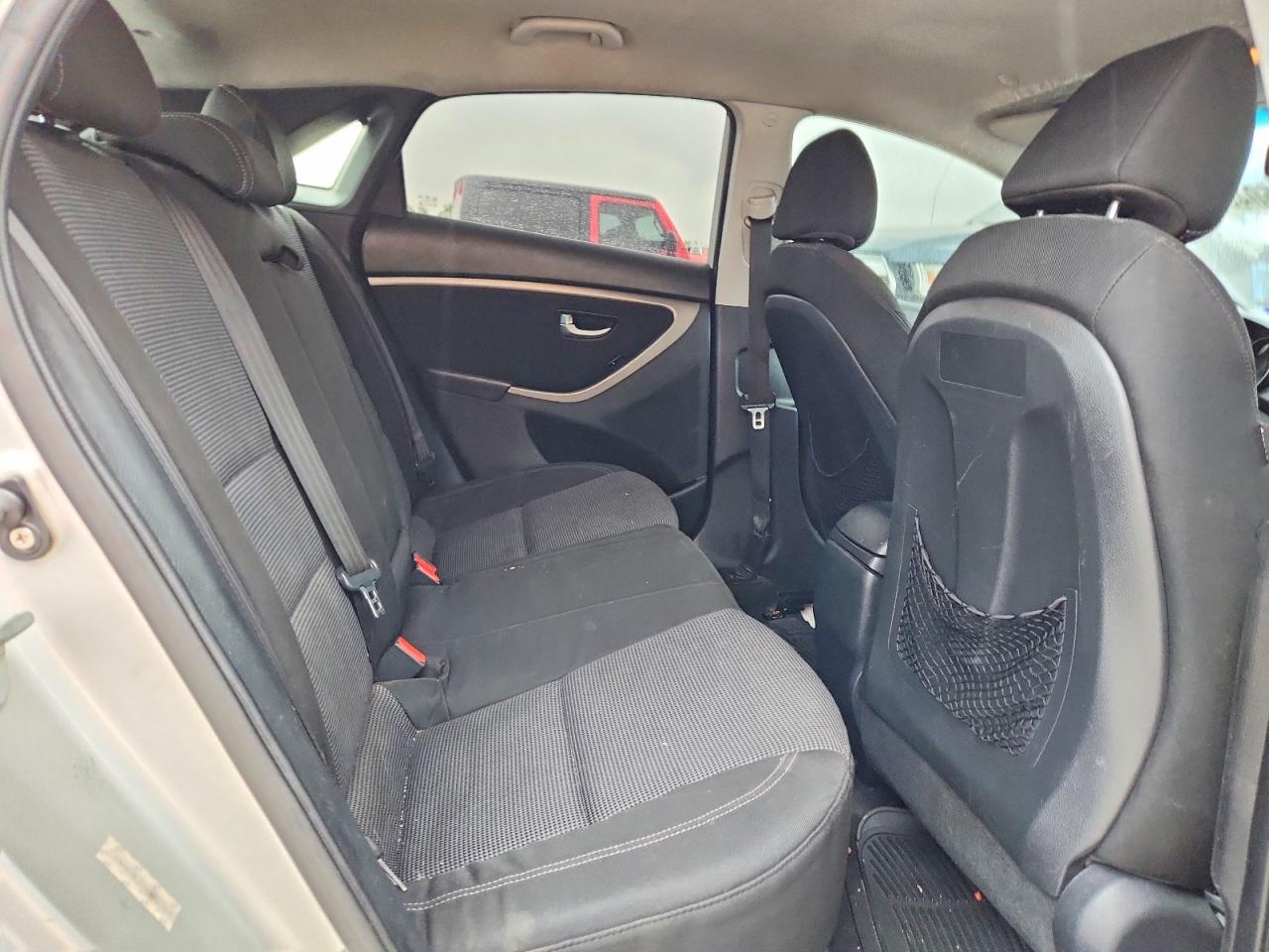2013 Hyundai Elantra Gt Base Silver vin: KMHD35LE5DU101350