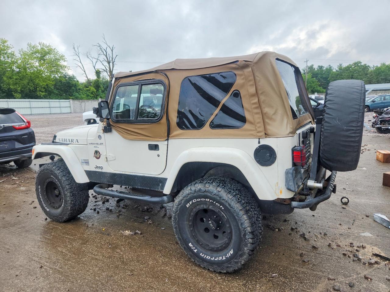 1999 Jeep Wrangler / Tj Sahara White vin: 1J4FY49S9XP465466