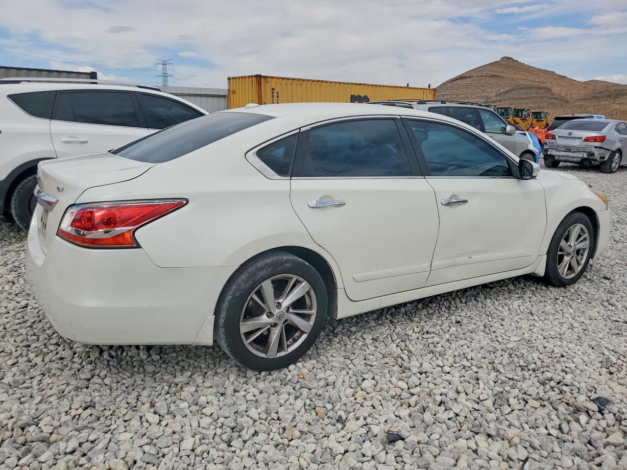 2015 Nissan Altima 2.5 Sv White vin: 1N4AL3AP9FC494252