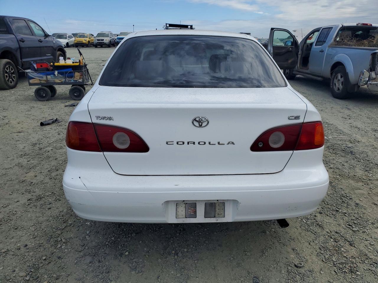 2002 Toyota Corolla Ce White vin: 1NXBR12E02Z585750