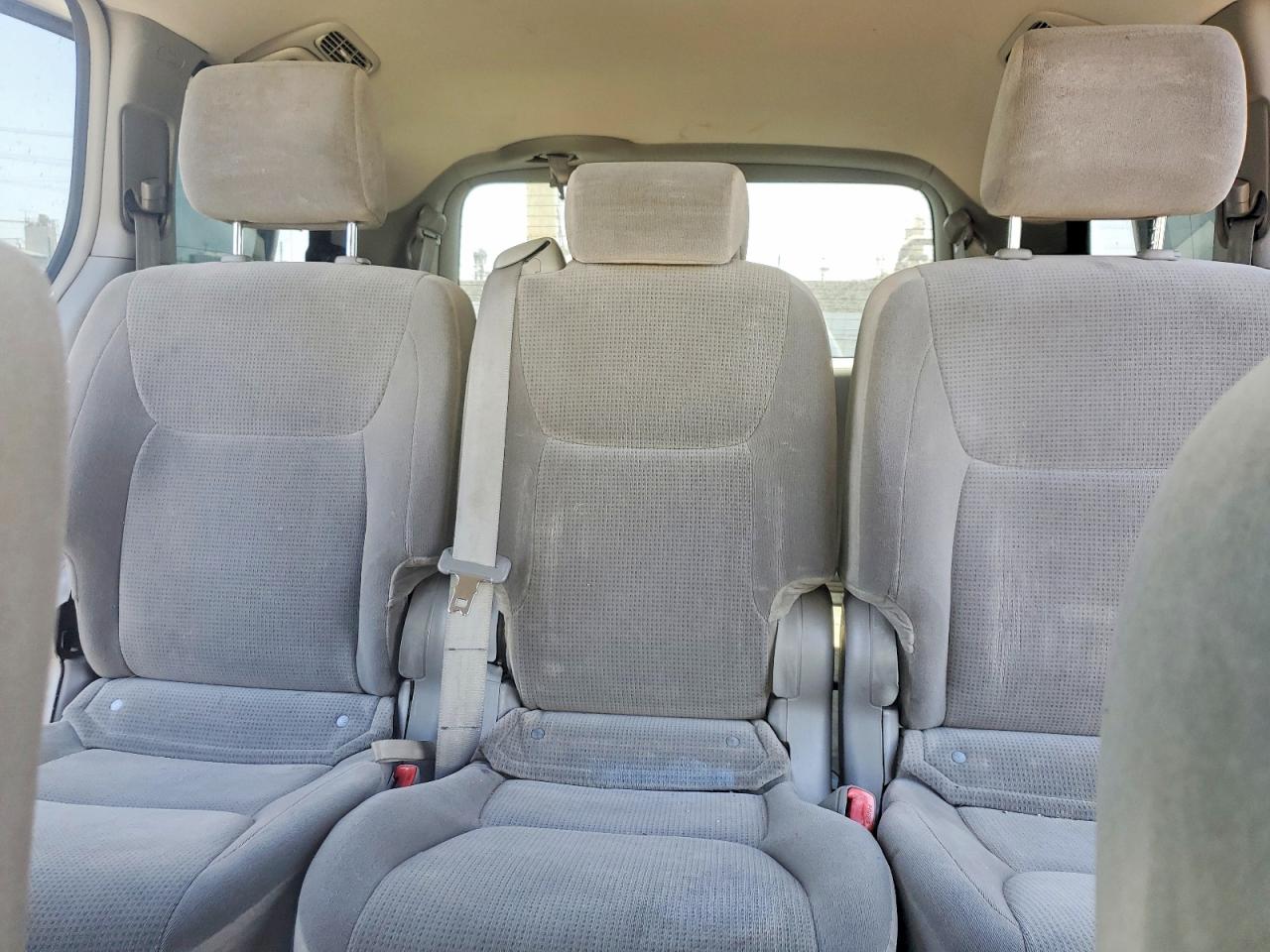 2005 Toyota Sienna Le 8 Passenger Silver vin: 5TDZA23C35S243523