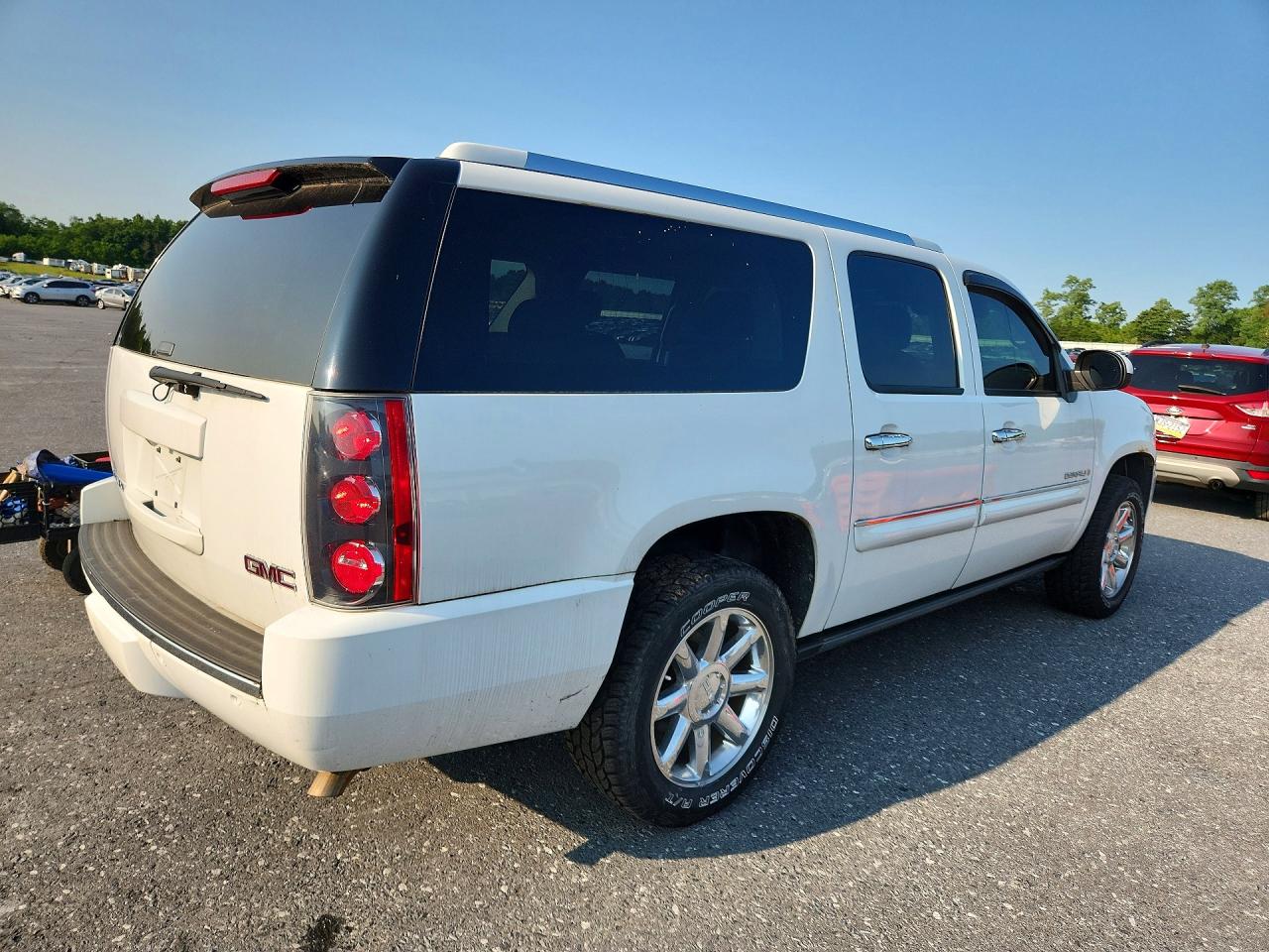 2008 Gmc Yukon Xl Denali White vin: 1GKFK668X8J109113