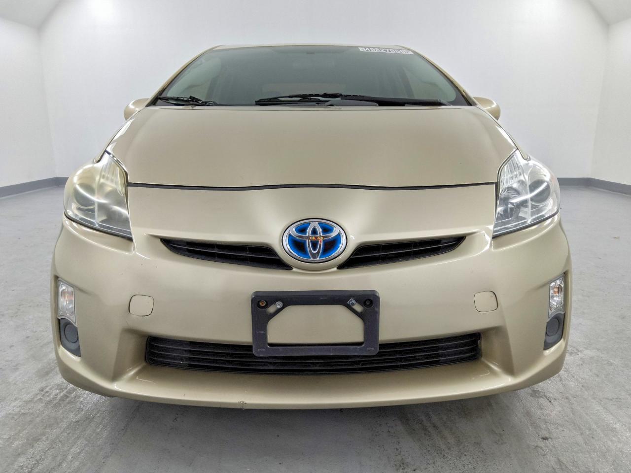 2011 Toyota Prius Two Tan vin: JTDKN3DU9B1463308