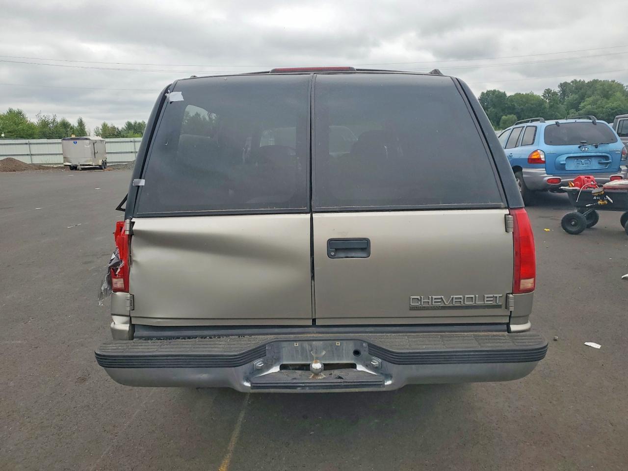 1999 Chevrolet Suburban K1500 Silver vin: 3GNFK16R0XG113041