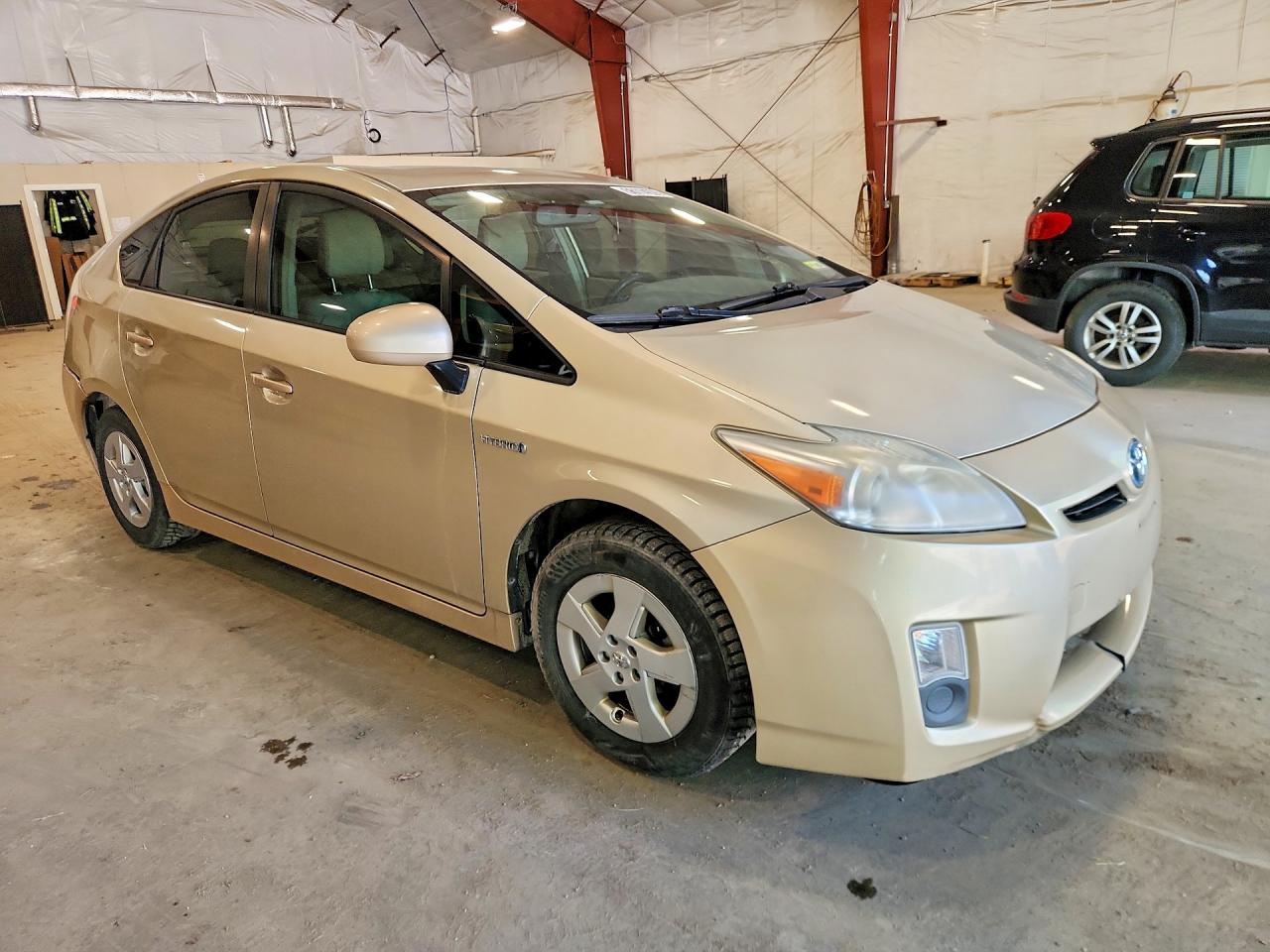 2011 Toyota Prius Two Tan vin: JTDKN3DU9B0295742