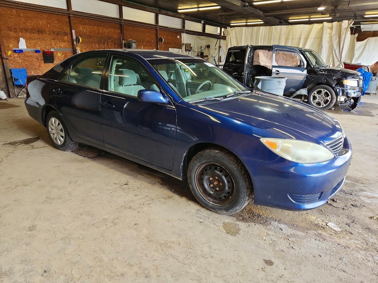 2005 Toyota Camry Le Blue vin: 4T1BE30K25U014006