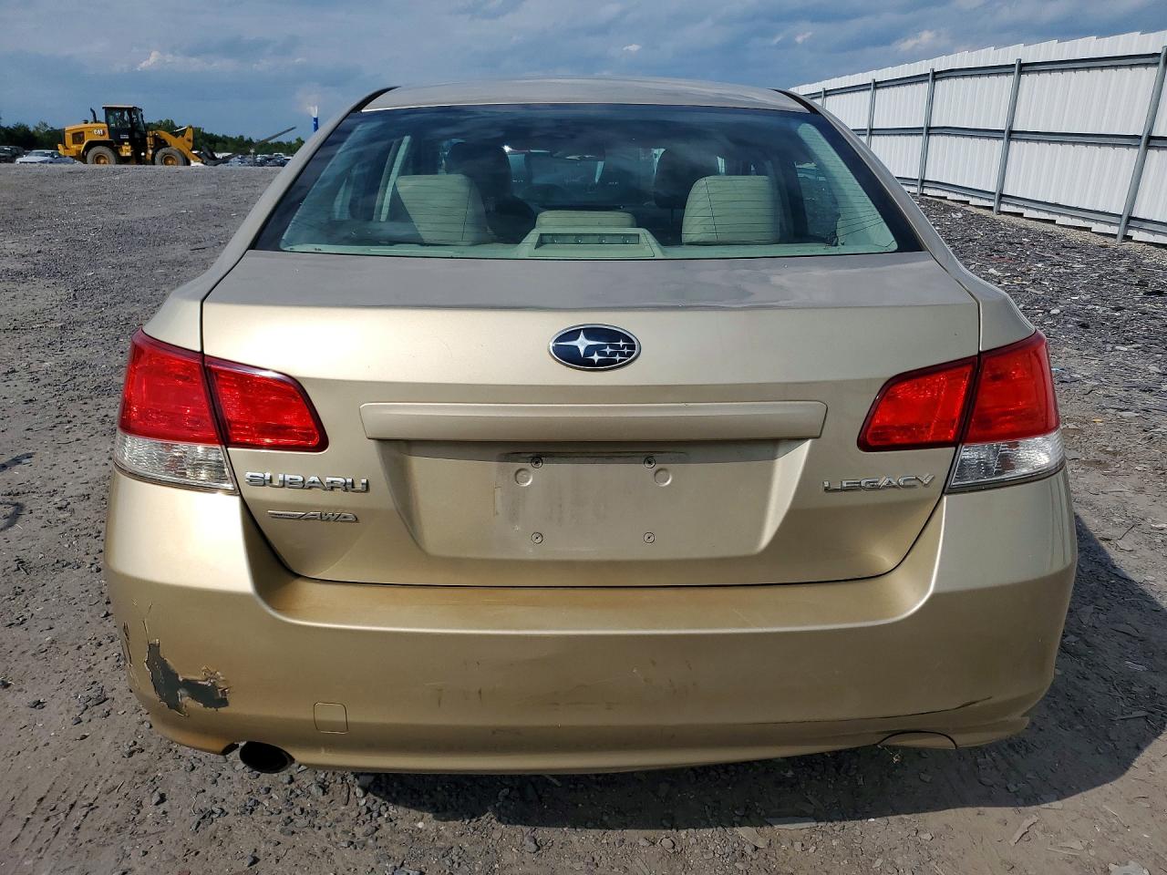 2010 Subaru Legacy 2.5i Premium Золотой vin: 4S3BMCG69A3224683