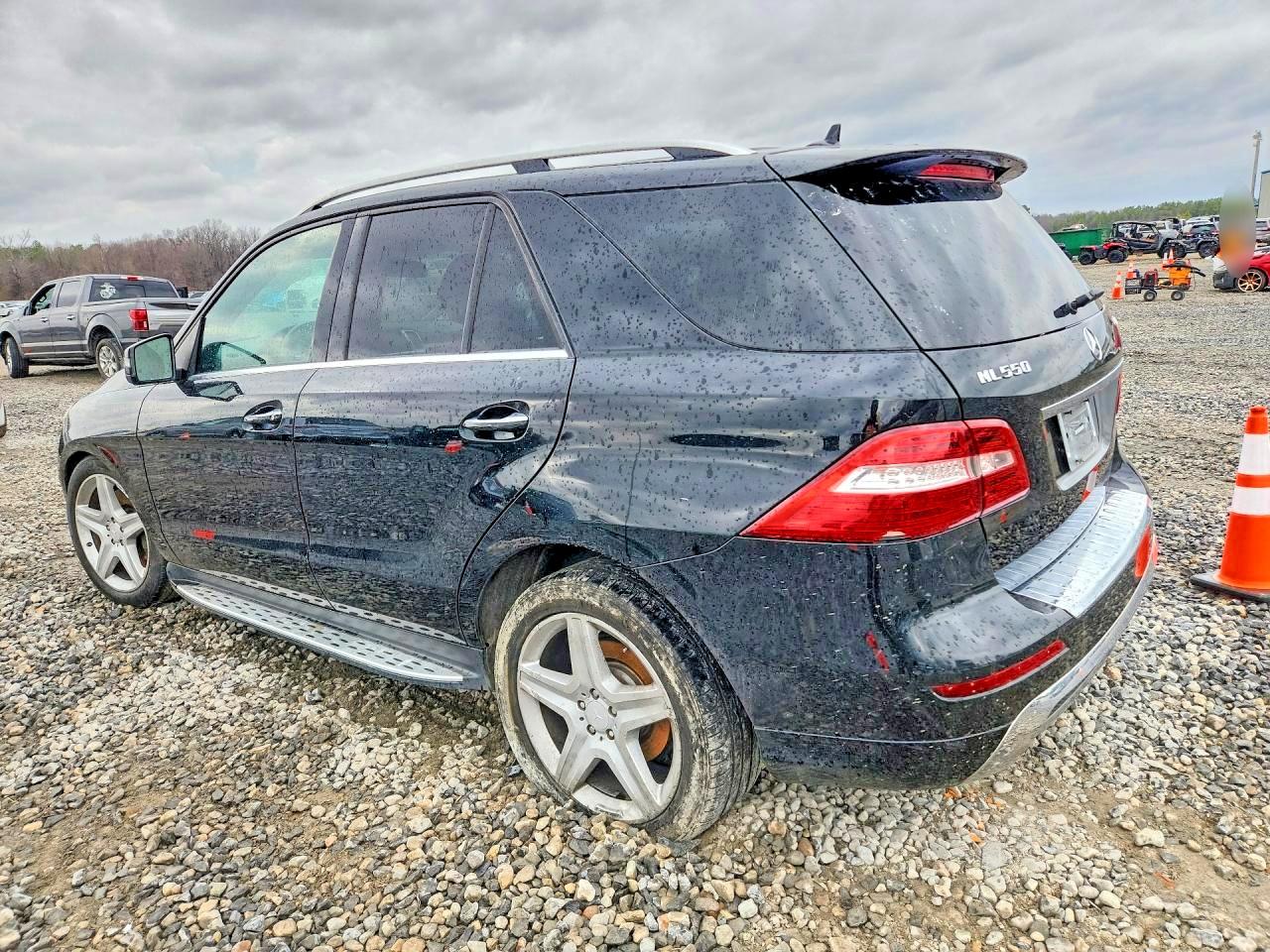 2013 Mercedes-benz Ml 550 4matic Black vin: 4JGDA7DB3DA202037