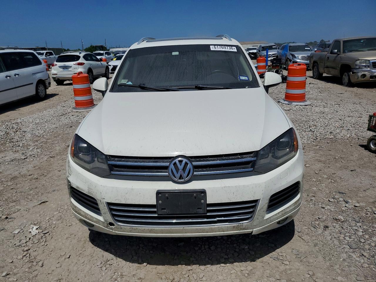 2012 Volkswagen Touareg V6 Tdi White vin: WVGFK9BPXCD005038