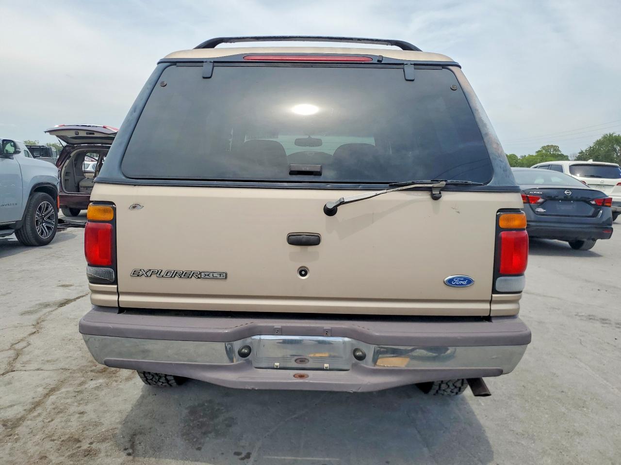 1997 Ford Explorer Gold vin: 1FMDU32E4VUC56699