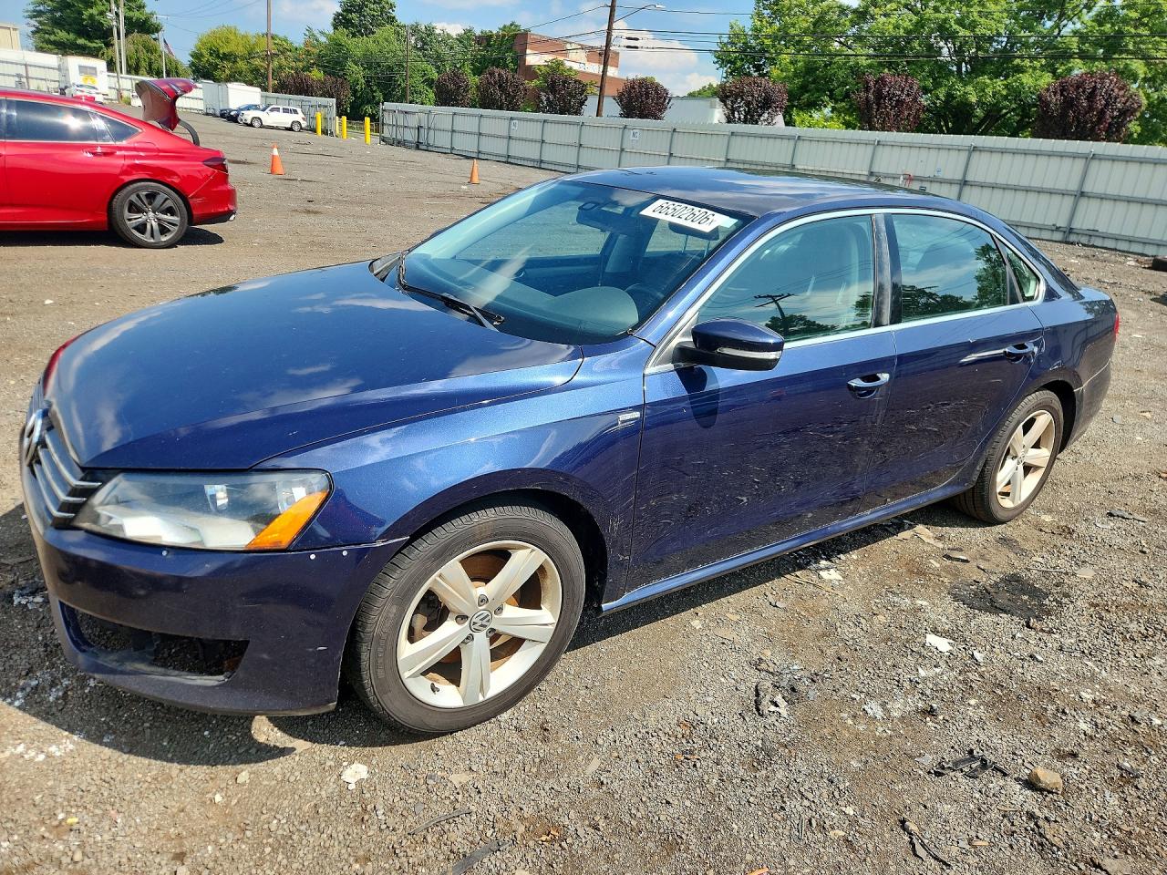 2014 Volkswagen Passat S Синий vin: 1VWAT7A32EC058921