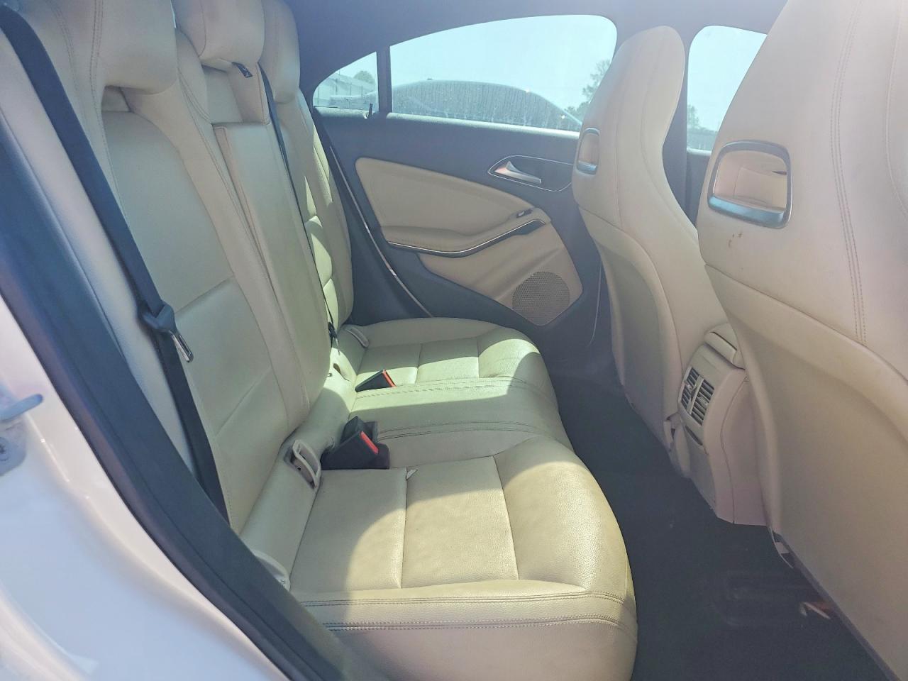 2014 Mercedes-benz Cla 250 White vin: WDDSJ4EB3EN143855