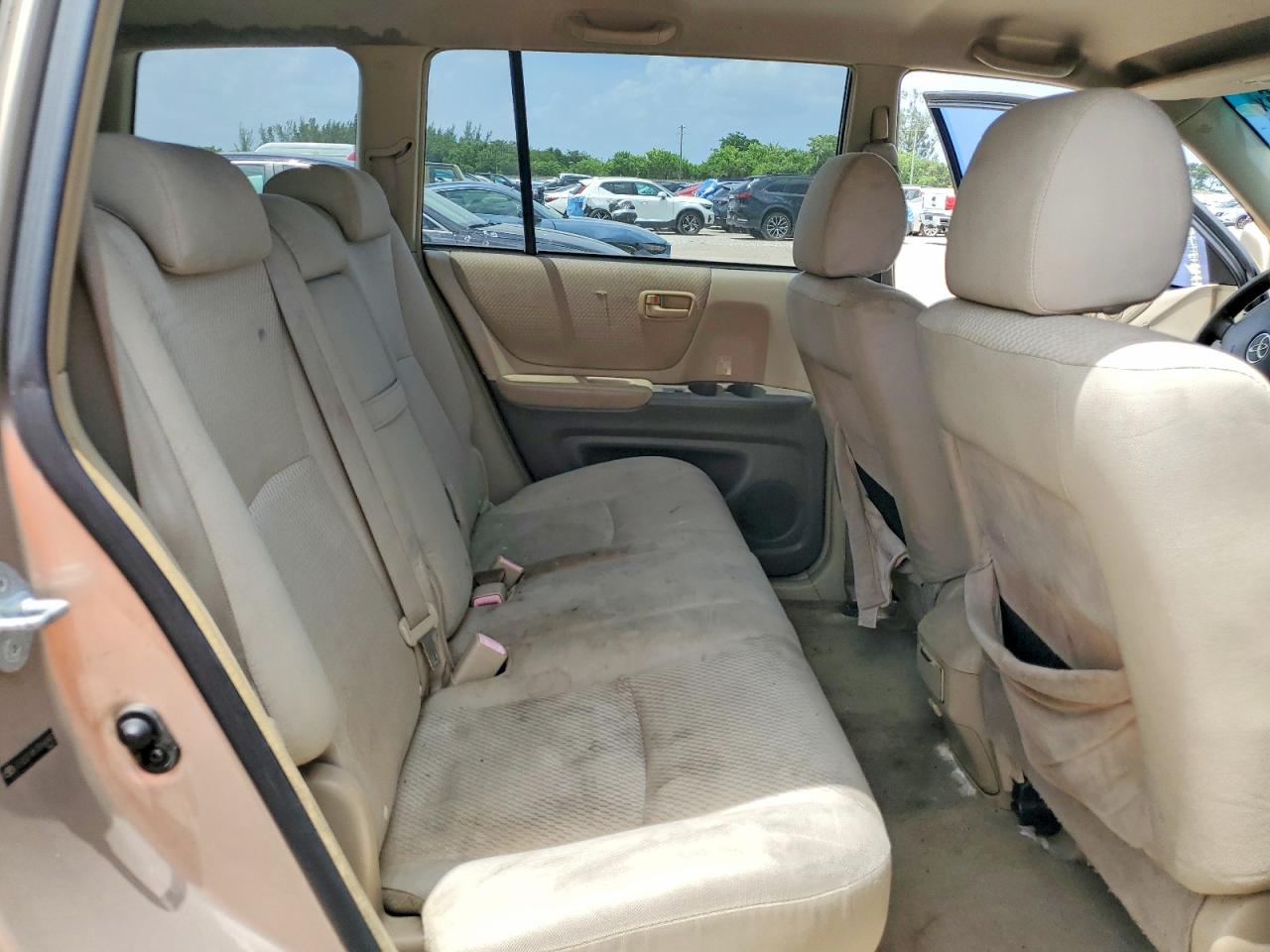 2007 Toyota Highlander Base Tan vin: JTEGD21A570166901