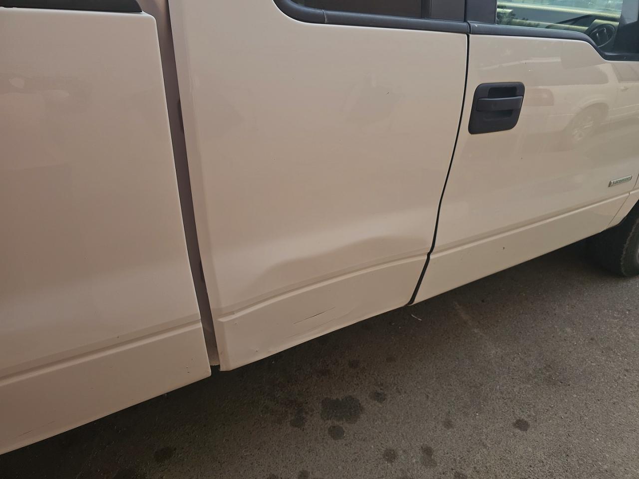 2014 Ford F150 Super Cab White vin: 1FTFX1ET1EFC44369