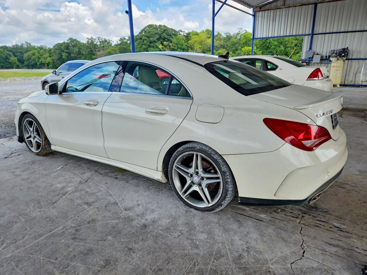 2014 Mercedes-benz Cla 250 White vin: WDDSJ4EB2EN160985