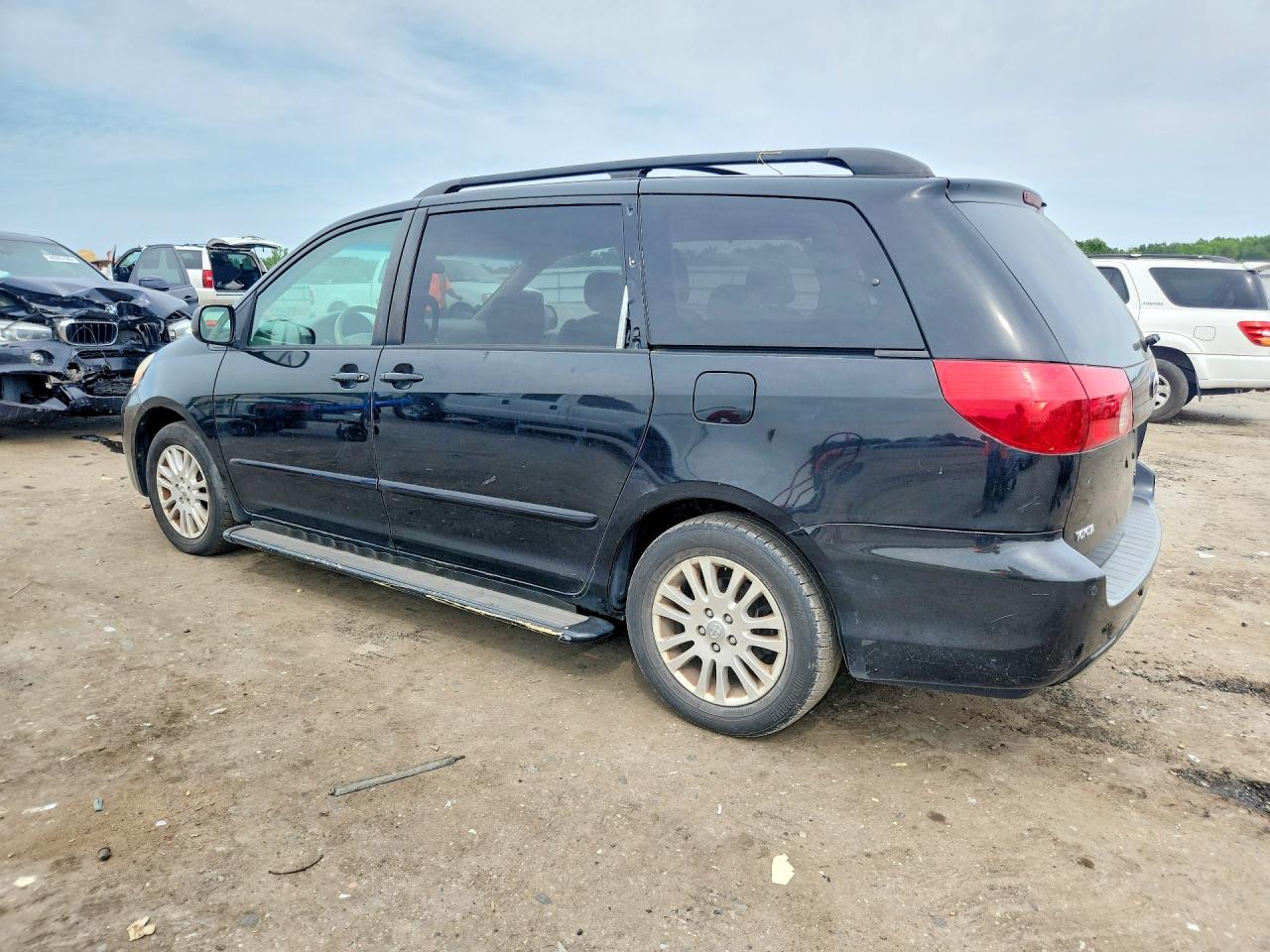 2008 Toyota Sienna Le 8-passenger Black vin: 5TDZK23C08S193486