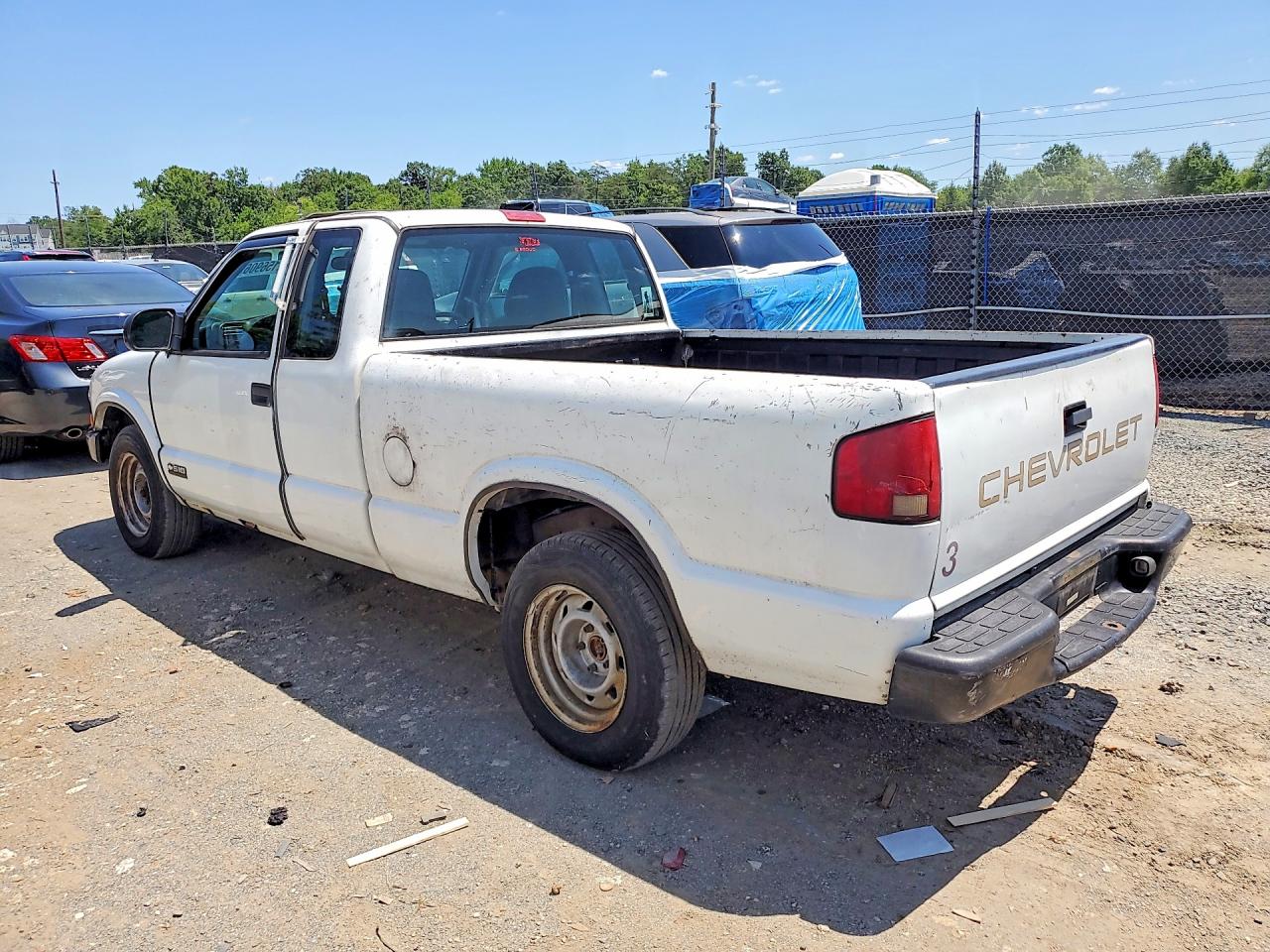 2000 Chevrolet S Truck S10 White vin: 1GCCS1951YK290809