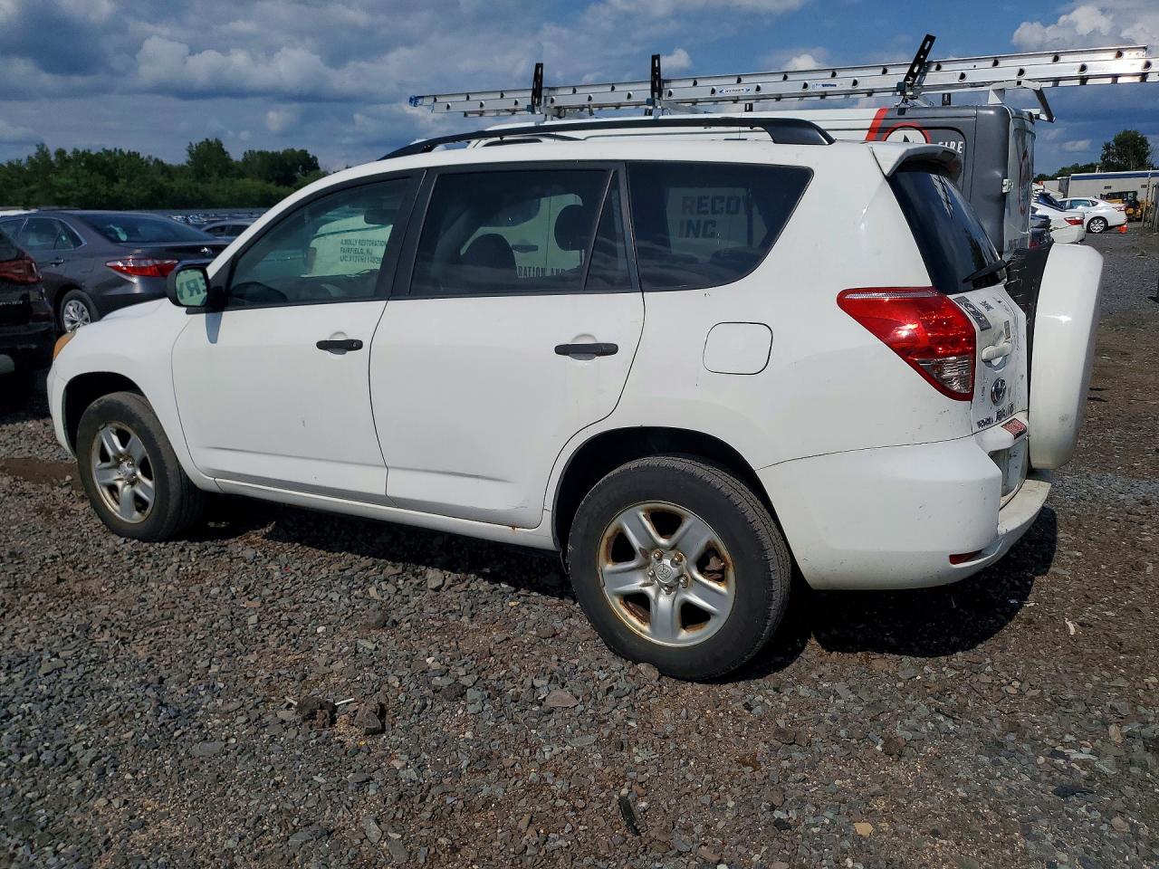 2007 Toyota Rav4 Base White vin: JTMBD33V376047276