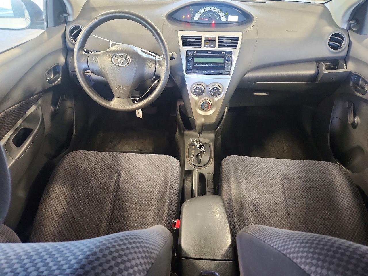 2008 Toyota Yaris Base Silver vin: JTDBT923181270761