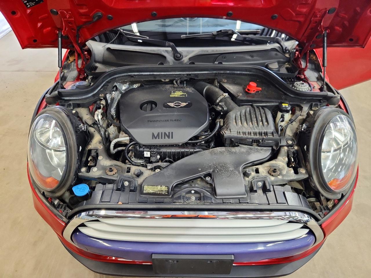 2015 Mini Cooper Red vin: WMWXM5C55F3A97341