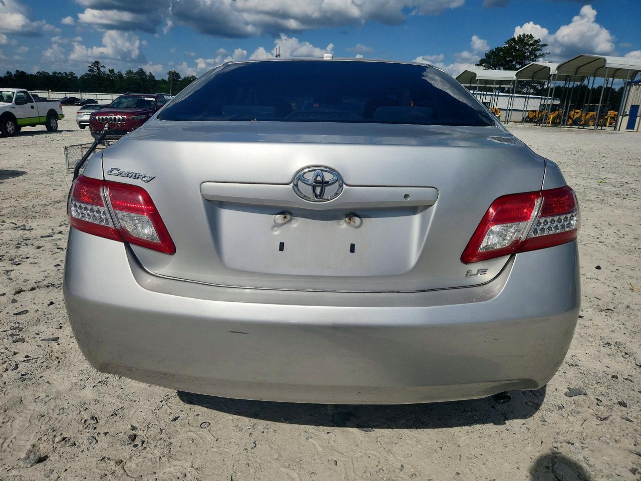 2011 Toyota Camry Le Silver vin: 4T1BF3EK0BU610409