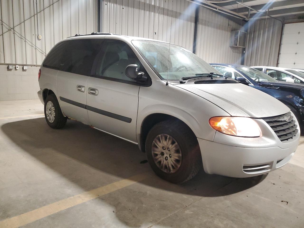 2006 Chrysler Town & Country Silver vin: 1A4GP45R56B690926