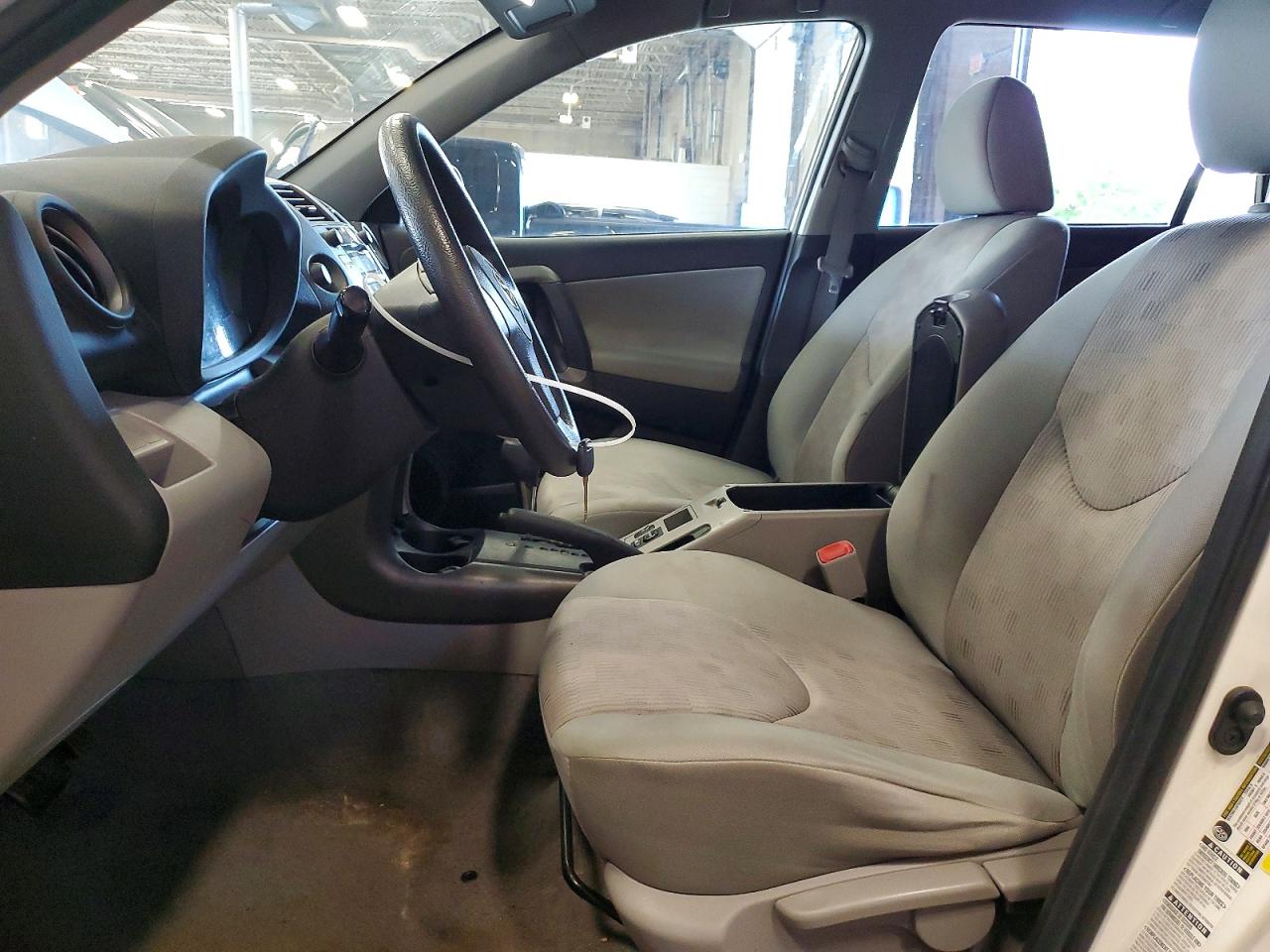 2011 Toyota Rav4 Base White vin: 2T3BF4DV5BW085050