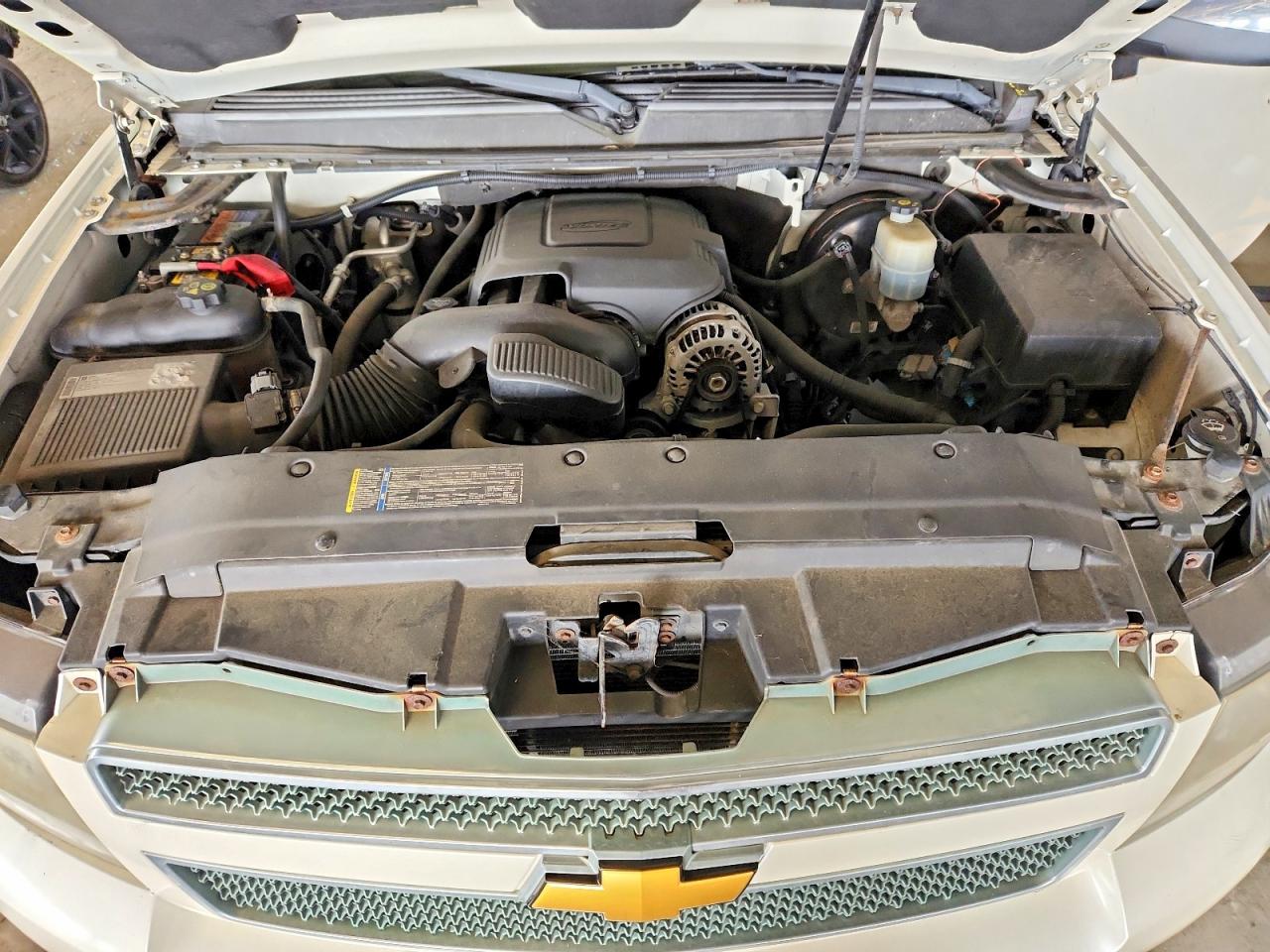 2011 Chevrolet Avalanche Ltz White vin: 3GNMCGE03BG103803
