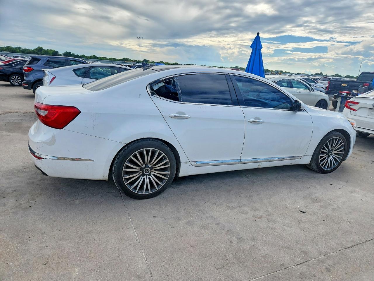 2015 Kia Cadenza Premium White vin: KNALN4D72F5174397