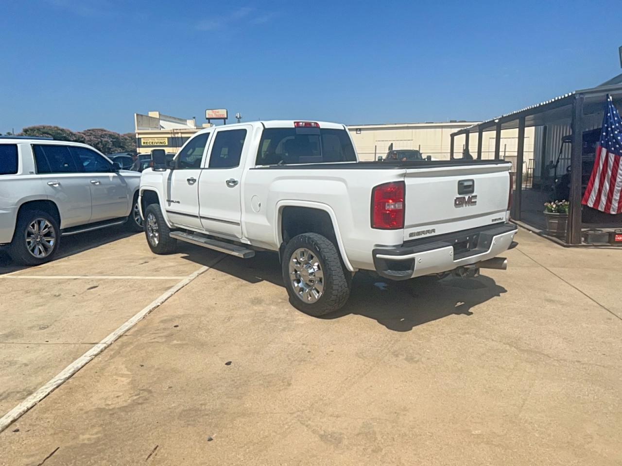 2015 Gmc Sierra K2500 Denali White vin: 1GT120E85FF601018