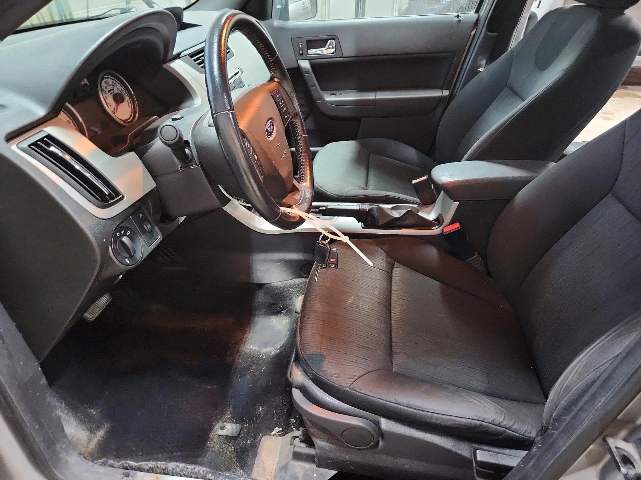 2008 Ford Focus Se Silver vin: 1FAHP35N68W268716