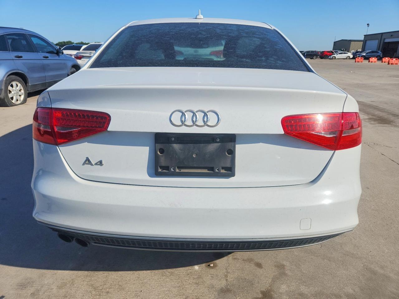 2015 Audi A4 Premium Белый vin: WAUAFAFL0FN007761