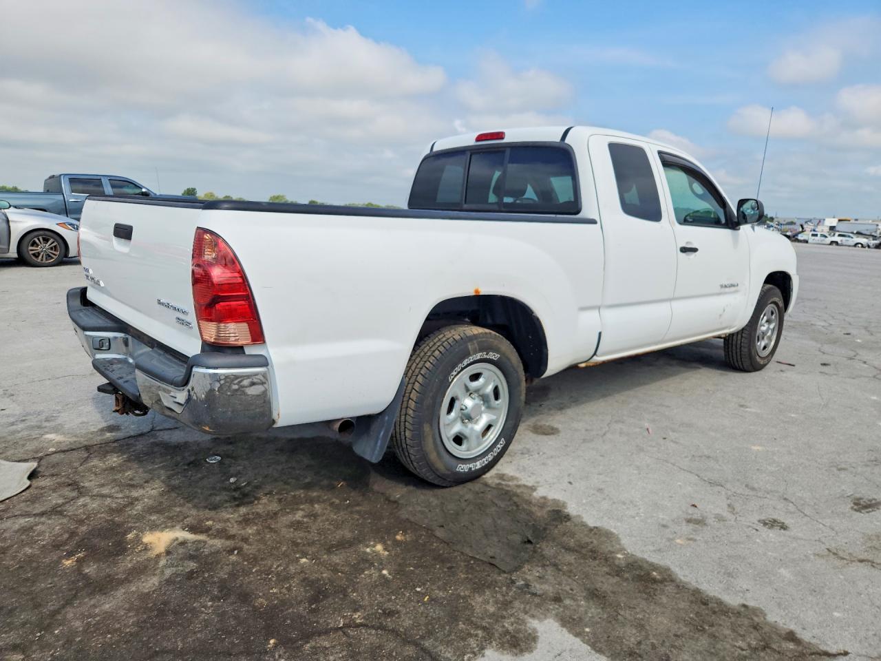 2007 Toyota Tacoma Base White vin: 5TETX22N17Z355122
