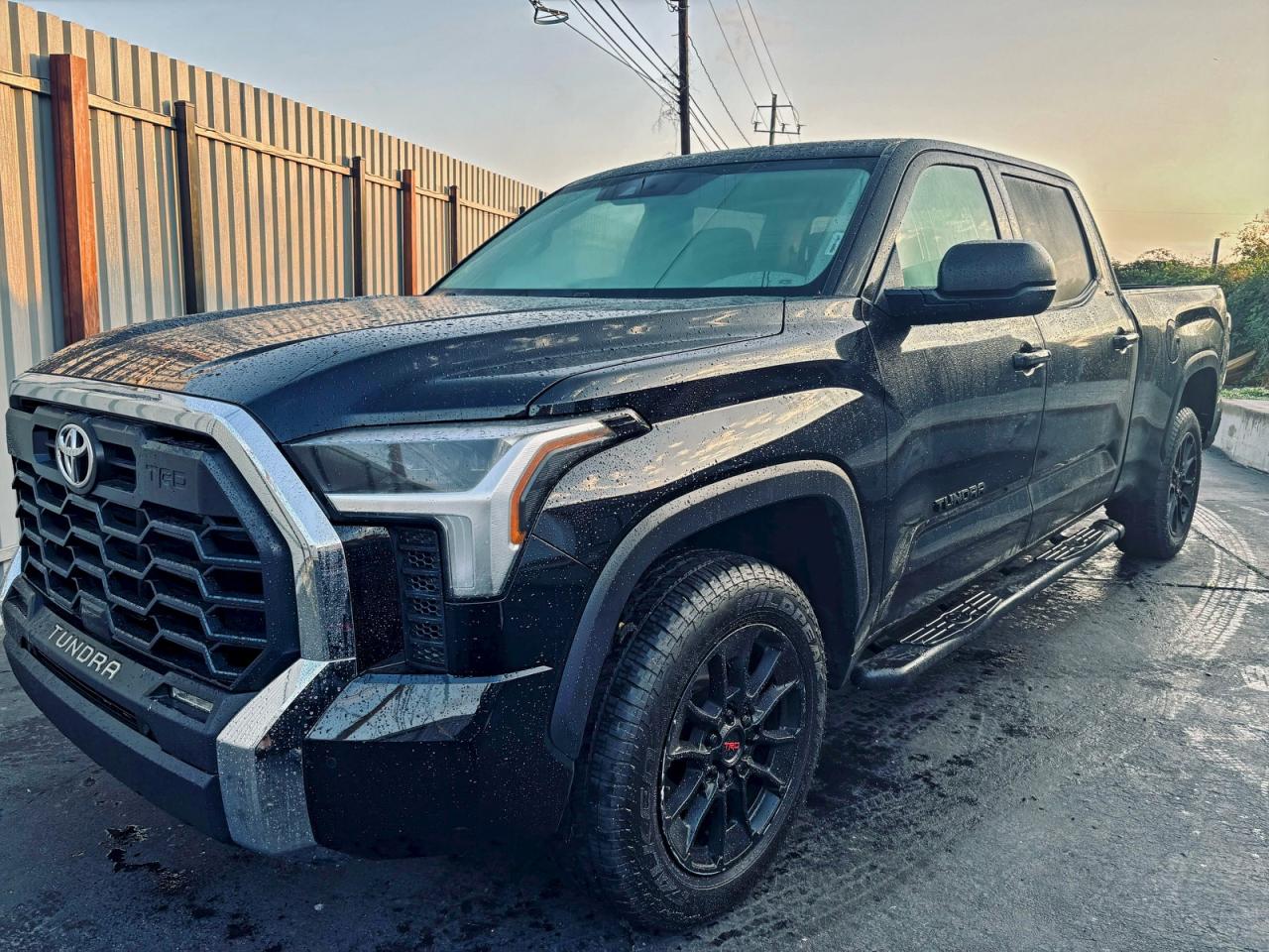 2024 Toyota Tundra Crewmax Sr5 Черный vin: 5TFLA5BC2RX003453