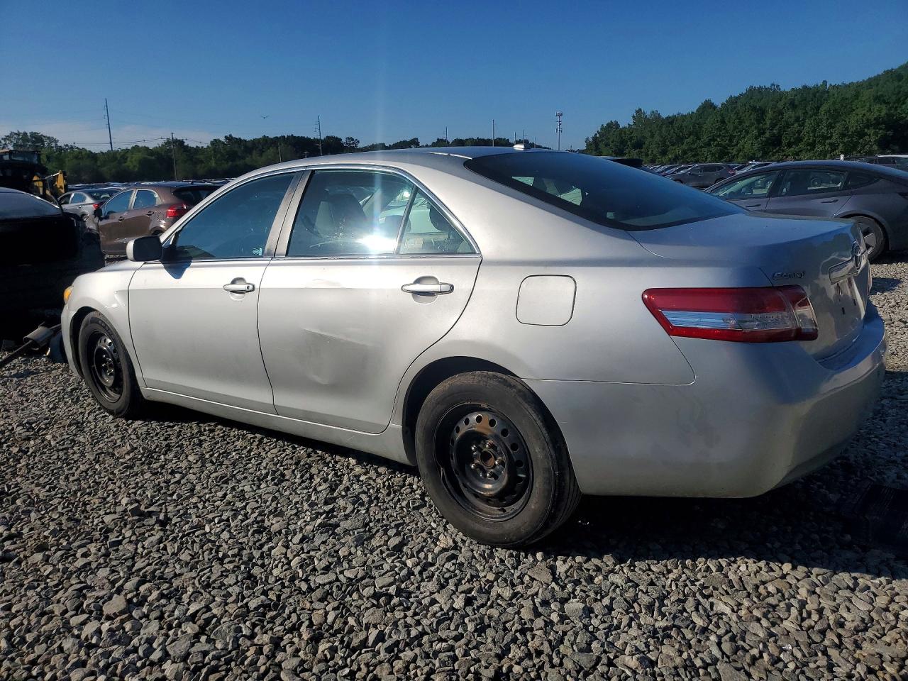 2011 Toyota Camry Le Серебряный vin: 4T4BF3EK2BR156170
