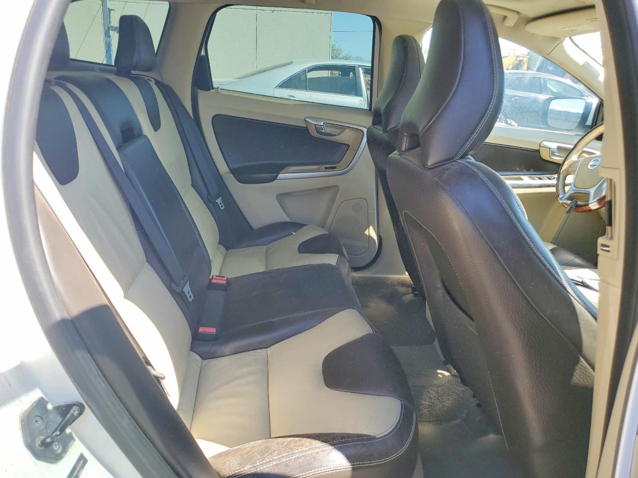 2011 Volvo Xc60 T6 White vin: YV4902DZ6B2153062