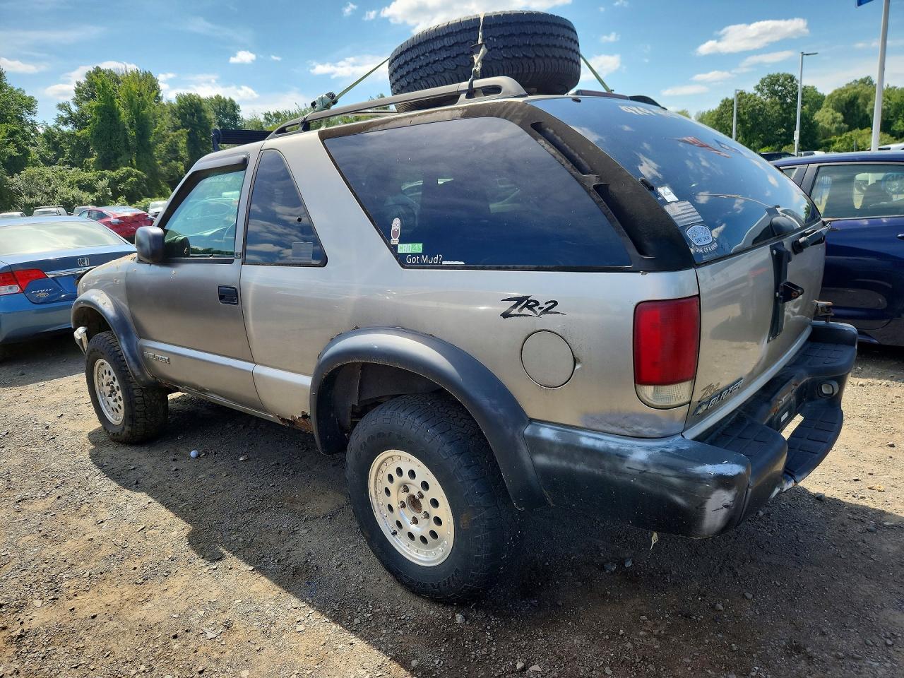 2000 Chevrolet Blazer Beige vin: 1GNCT18W9YK114461