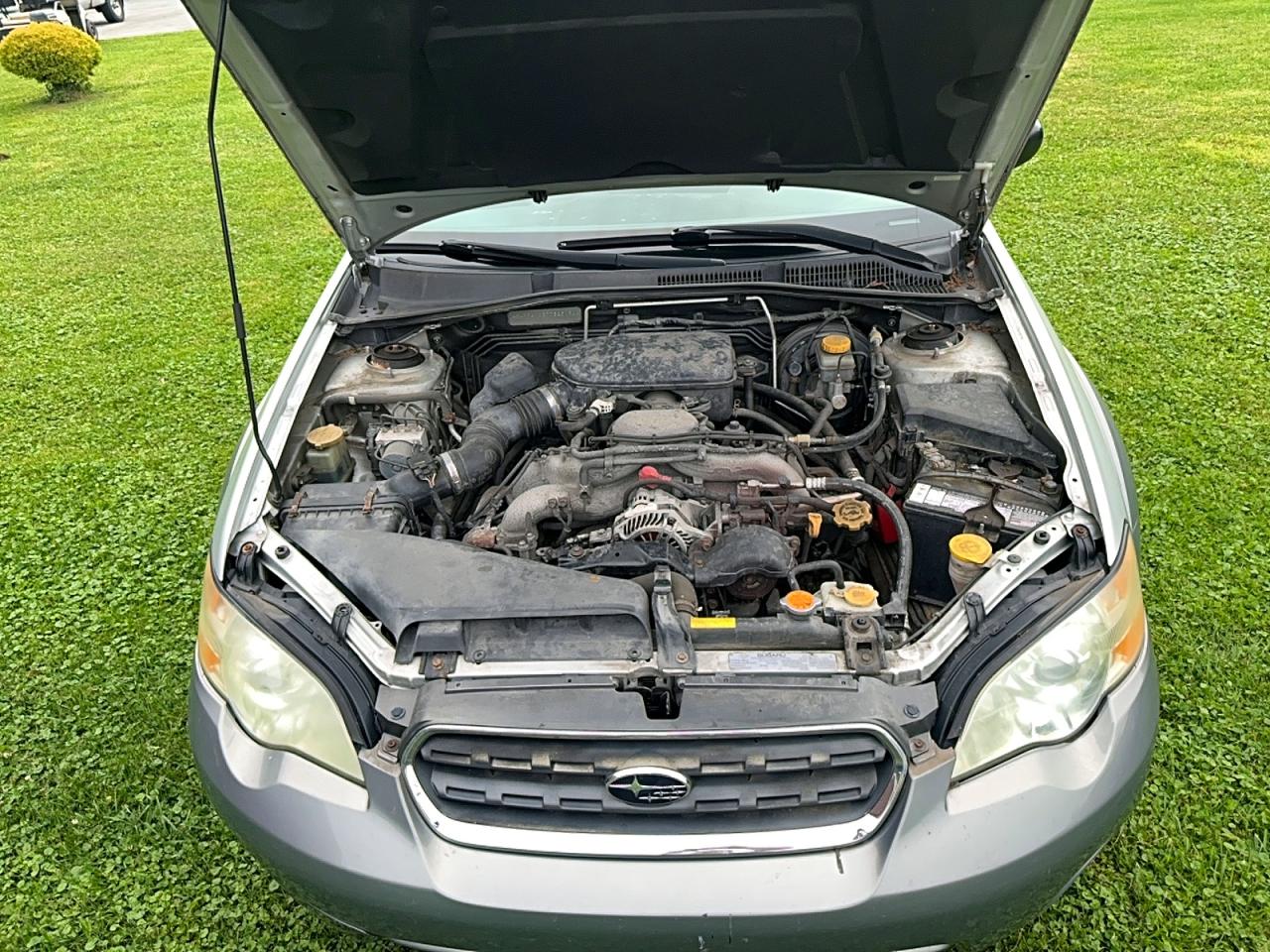 2007 Subaru Outback Outback 2.5i Silver vin: 4S4BP61C377325190