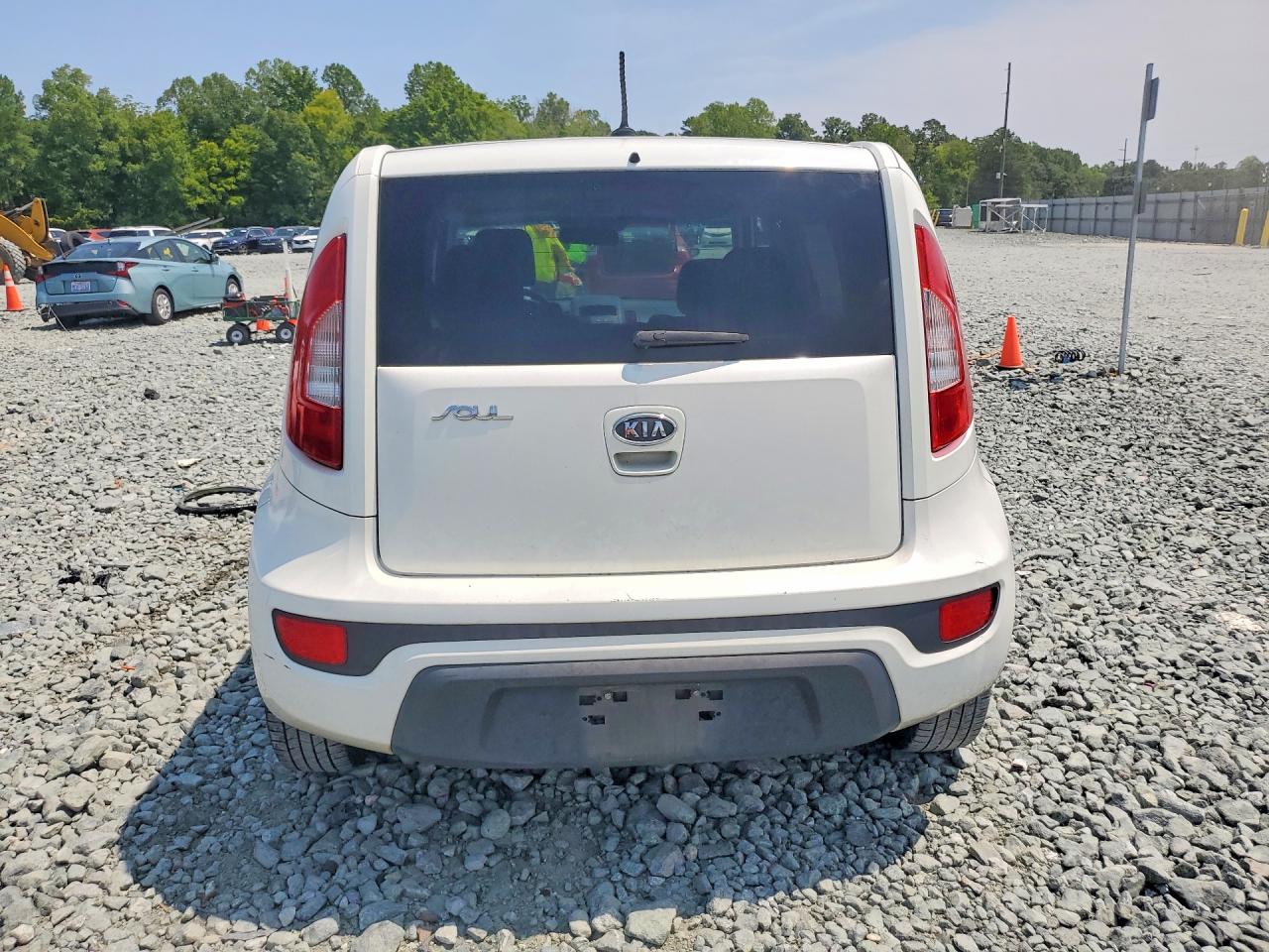 2012 Kia Soul Base White vin: KNDJT2A50C7448767