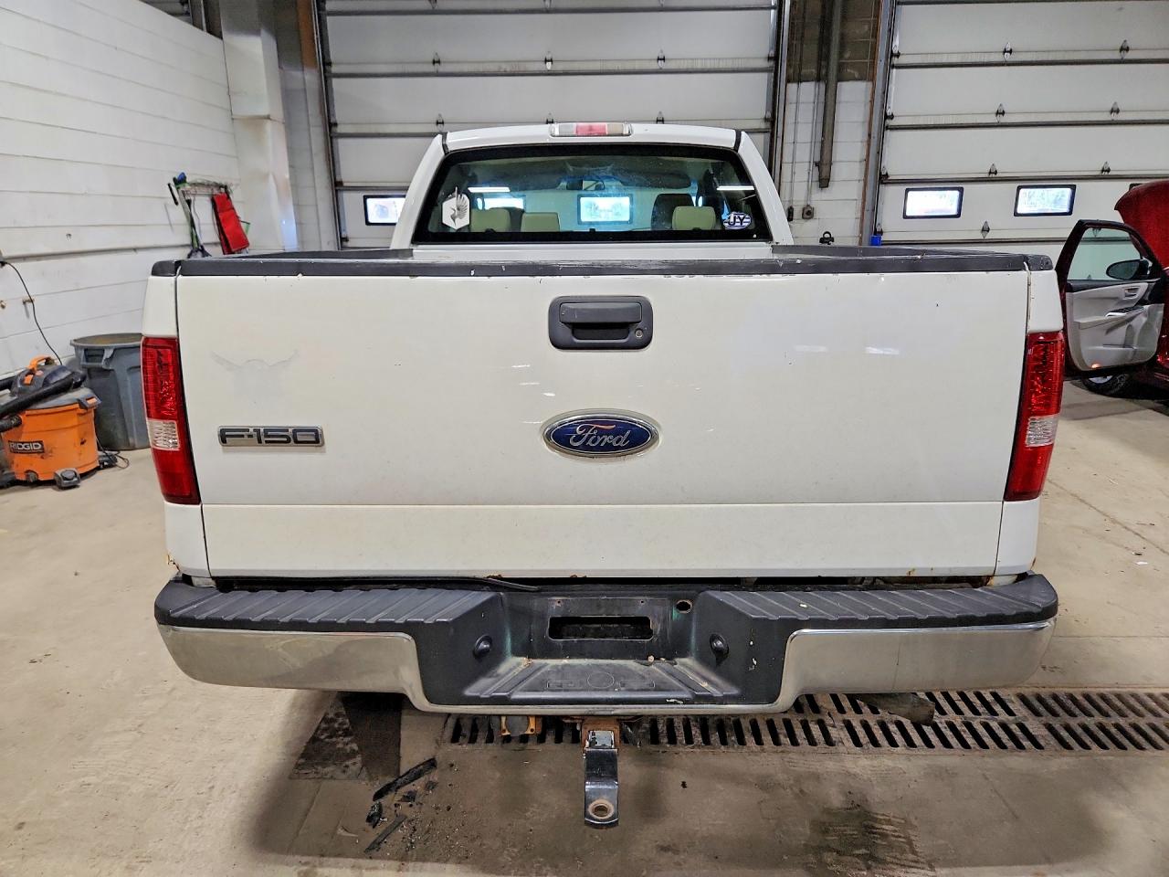 2005 Ford F150 White vin: 1FTRX14W15NB35585