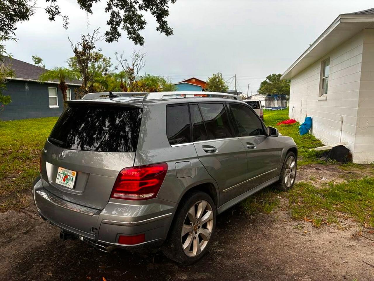 2011 Mercedes-benz Glk 350 Gray vin: WDCGG5GB4BF650409