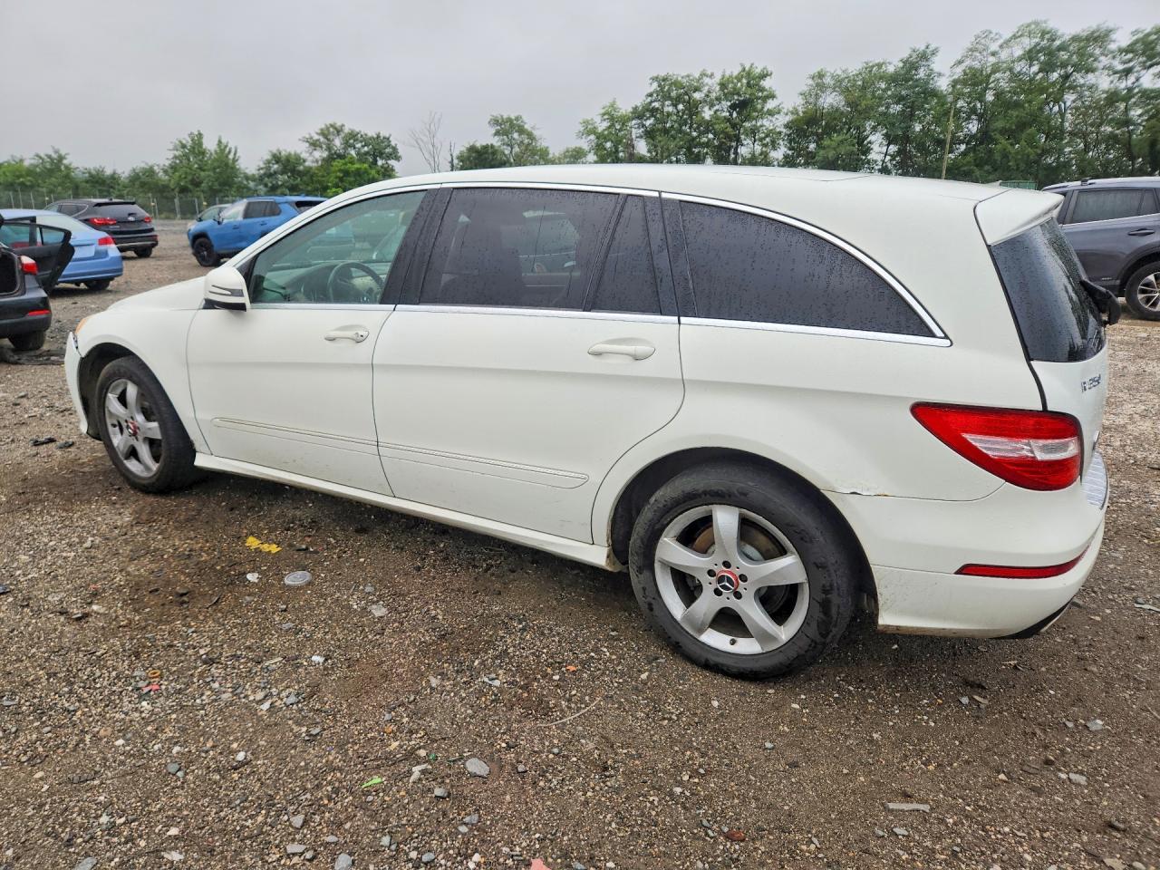 2011 Mercedes-benz R 350 4matic White vin: 4JGCB6FE8BA128461