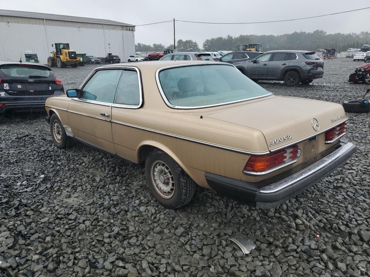 1984 Mercedes-benz 300 Cdt Золотой vin: WDBAB53A1EA138940