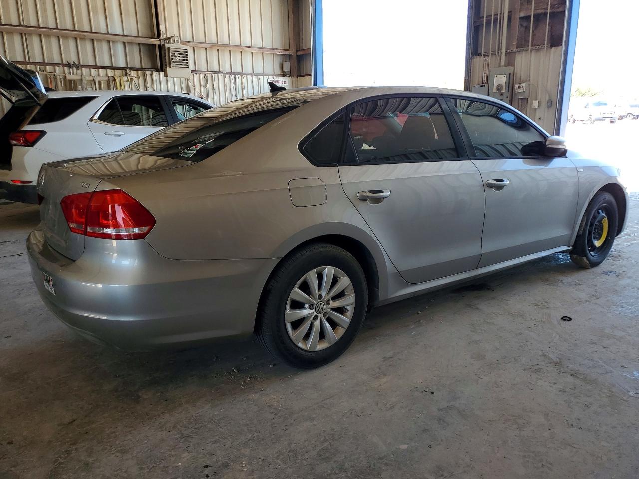 2014 Volkswagen Passat S Silver vin: 1VWAT7A38EC063928